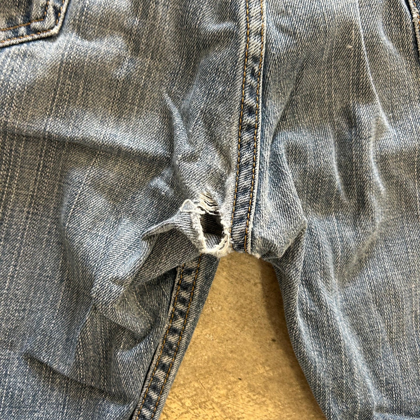 Levis Strait leg Baggy Jeans Sz 36 x 32 (Flaw)