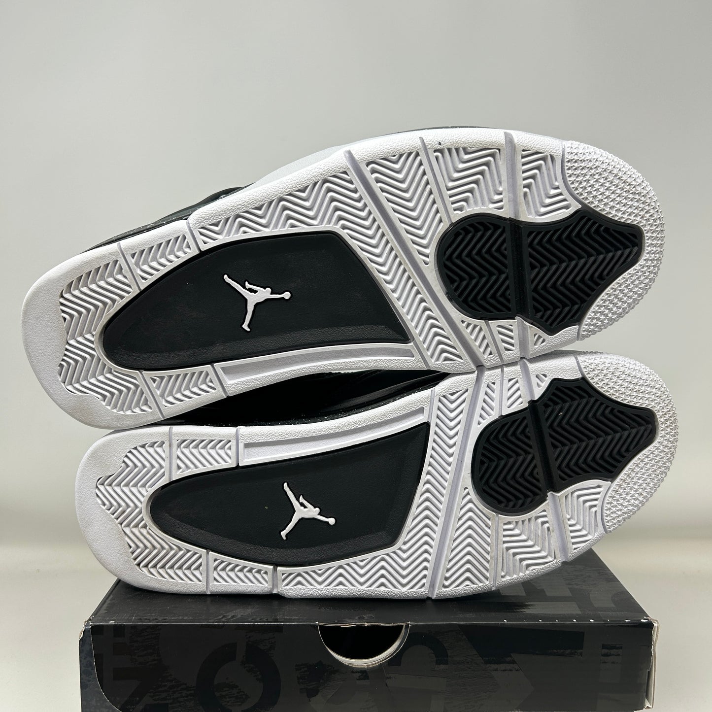 Jordan 4 Retro Fear (2024) Used Size 10