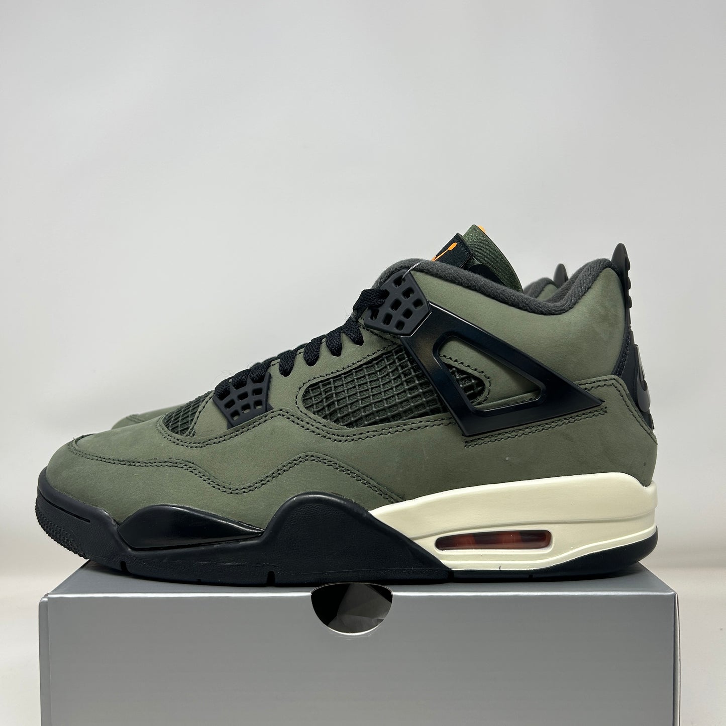 Jordan 4 Retro OG SP Undefeated (2025)