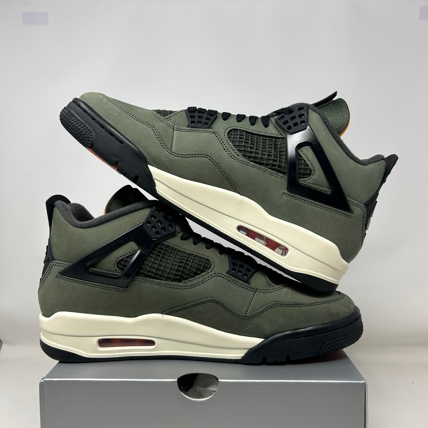 Jordan 4 Retro OG SP Undefeated (2025)
