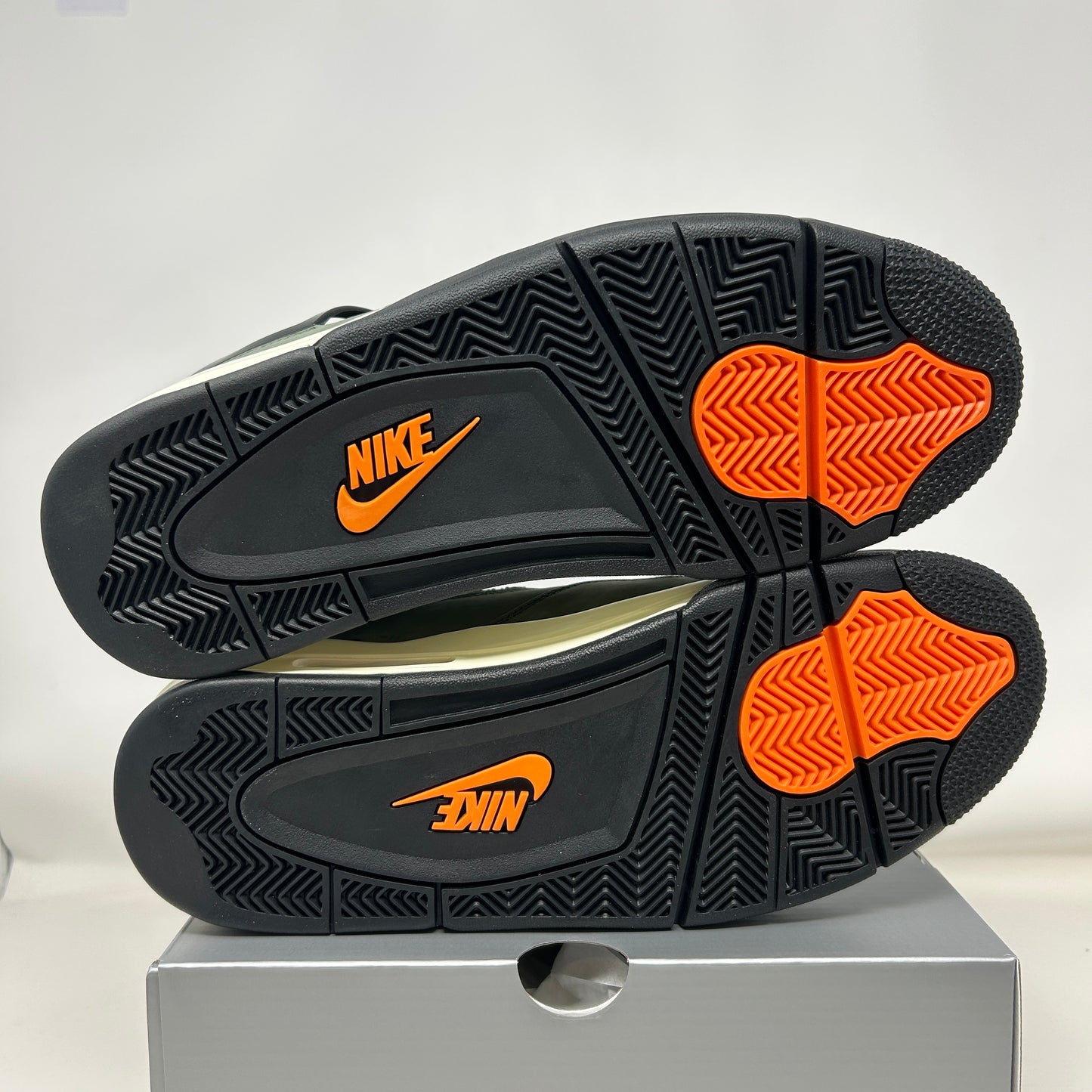 Jordan 4 Retro OG SP Undefeated (2025)