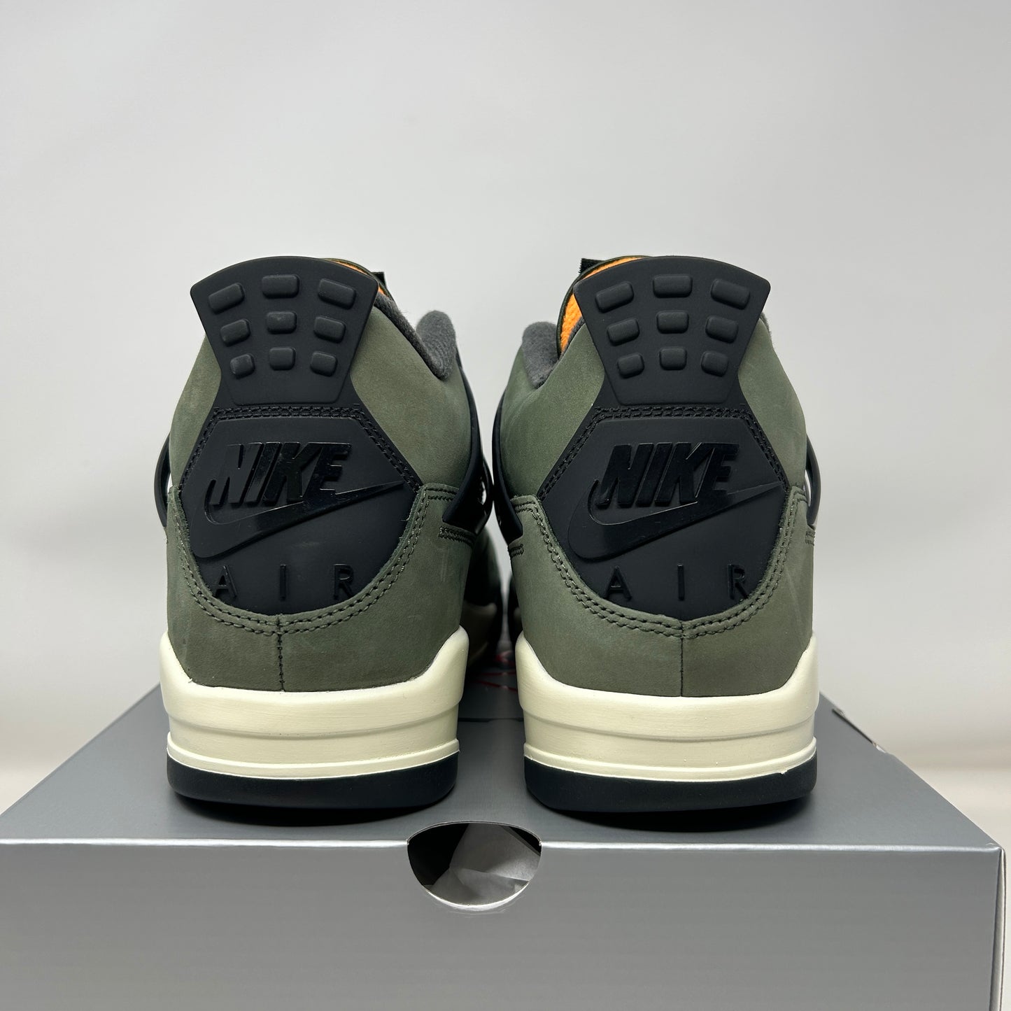 Jordan 4 Retro OG SP Undefeated (2025)